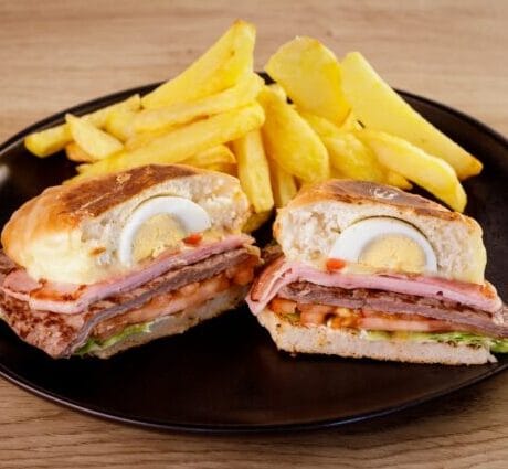 Chivito al pan - comida para llevar